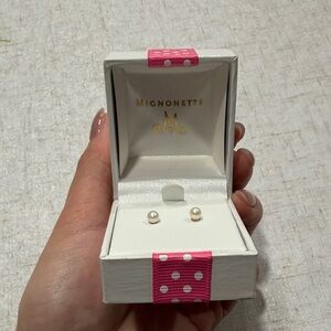 10K real Gold Pearl Earrings - Screwback